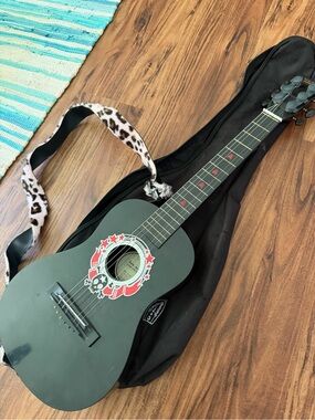 Small Acoustic Guitar First Act